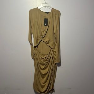 Cute plus size dress, with cut out in middle!